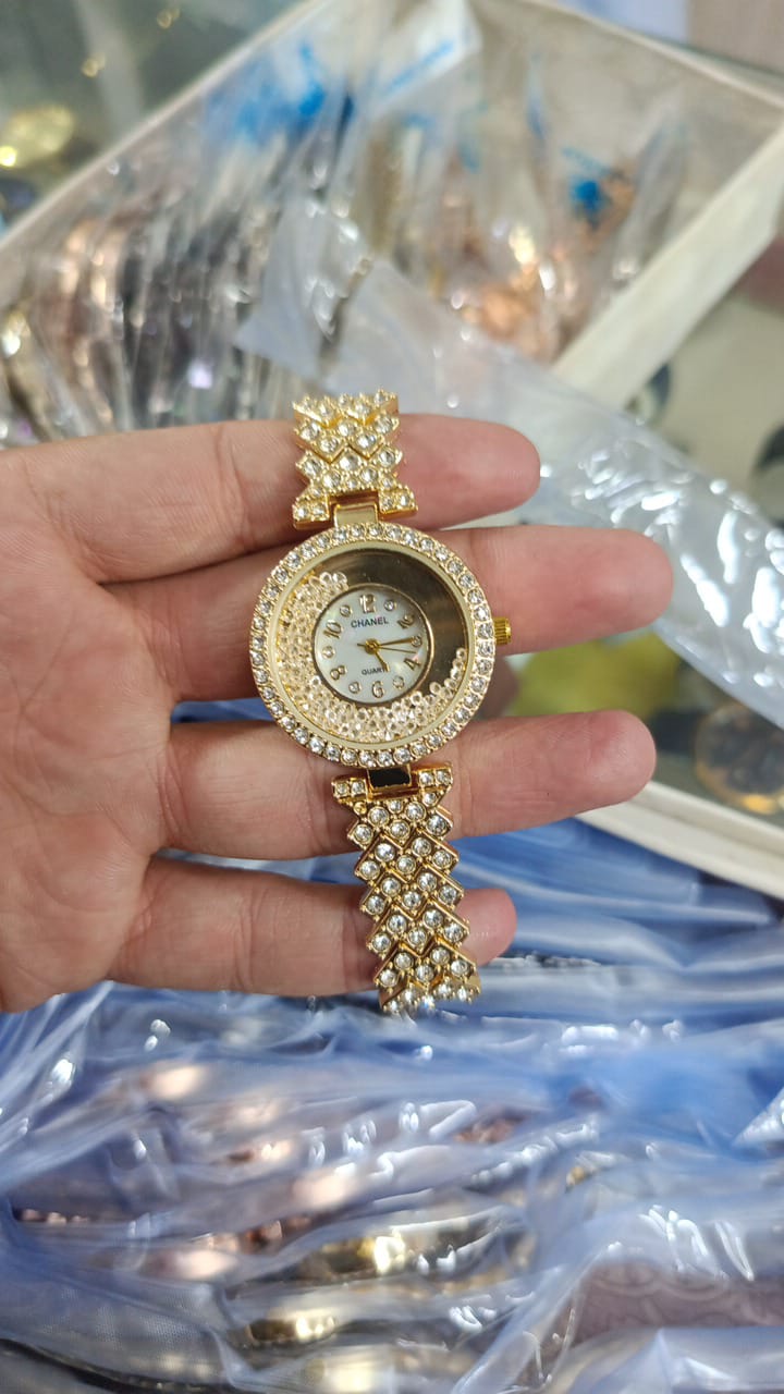 Luxury Diamond Women’s Fashion Watch – Elegant Quartz Wristwatch for Ladies | Stylish Leisure Design, Premium Look (Without Box) - Image 2
