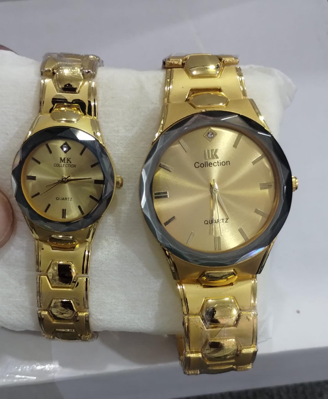 Gold Couple Watch Set – Luxury Matching Quartz Watches for Him & Her | Elegant Polished Bracelet Design, Perfect Gift for Couples - Image 3