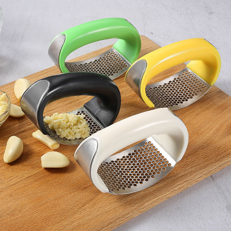 Stainless Steel Garlic Press – Manual Handheld Ginger & Garlic Mincer – Curved Ergonomic Design, Easy to Use & Clean (Random Color)