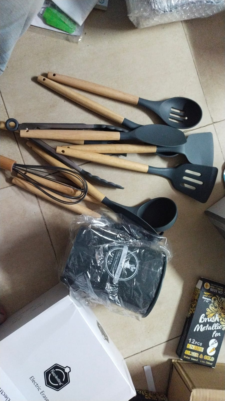 12-Piece Silicone Kitchen Utensil Set with Wooden Handles & Storage Bucket – High Heat Resistant, Non-Stick Cooking Tools (Random Color) - Image 2