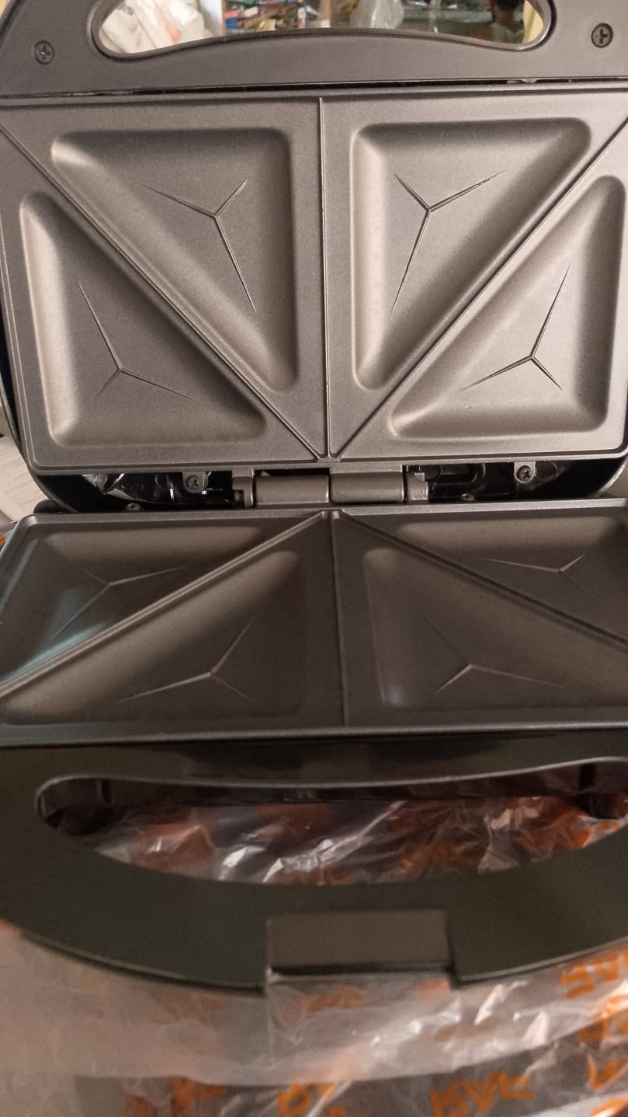 Electric Mini Triangle Sandwich Maker – Portable 2-Slice Sandwich Machine for Quick Snacks - Image 4