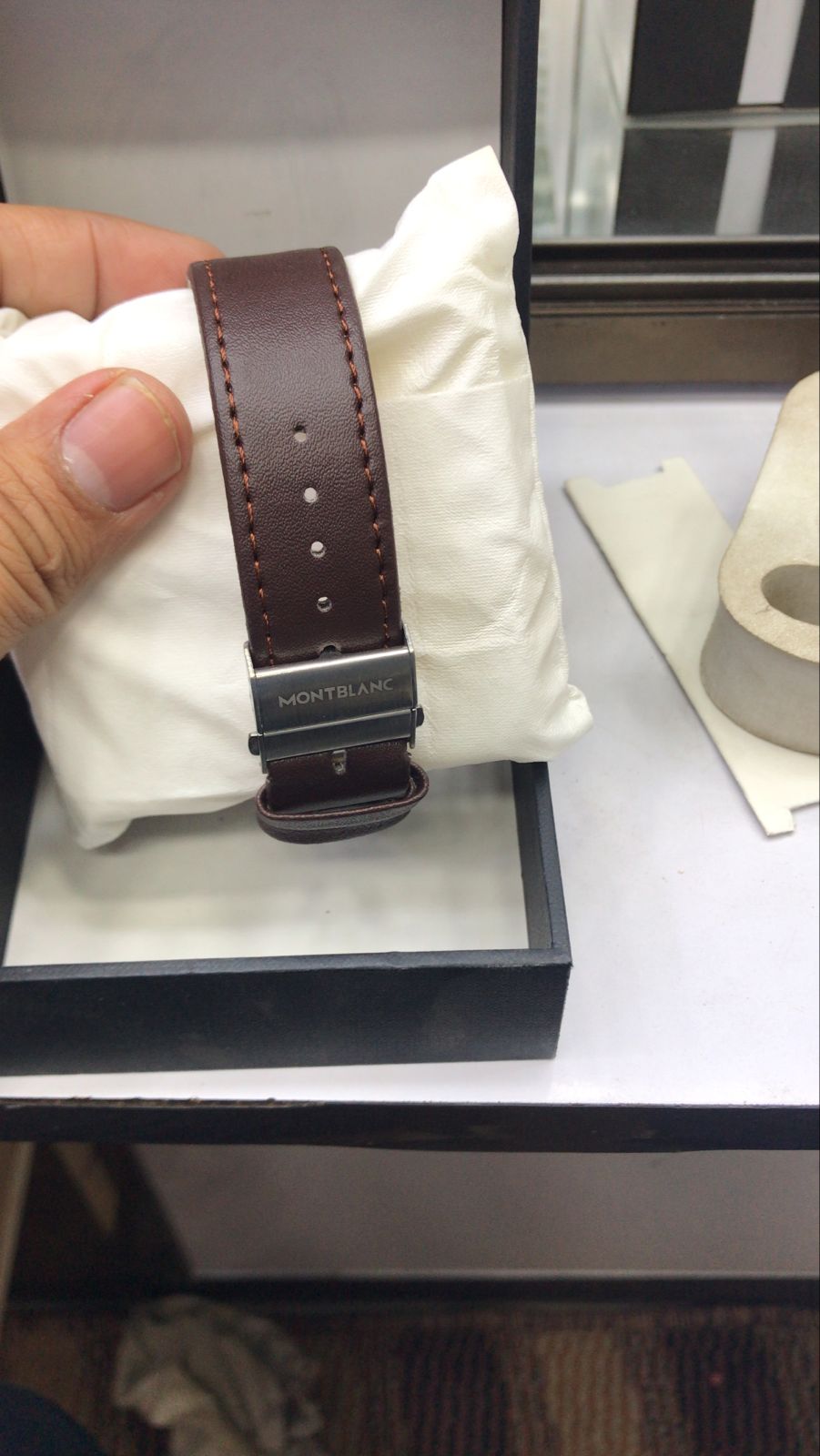 Police Watch – Elegant Leather Strap | Quartz Movement | Date Display | Black Dial - Image 3