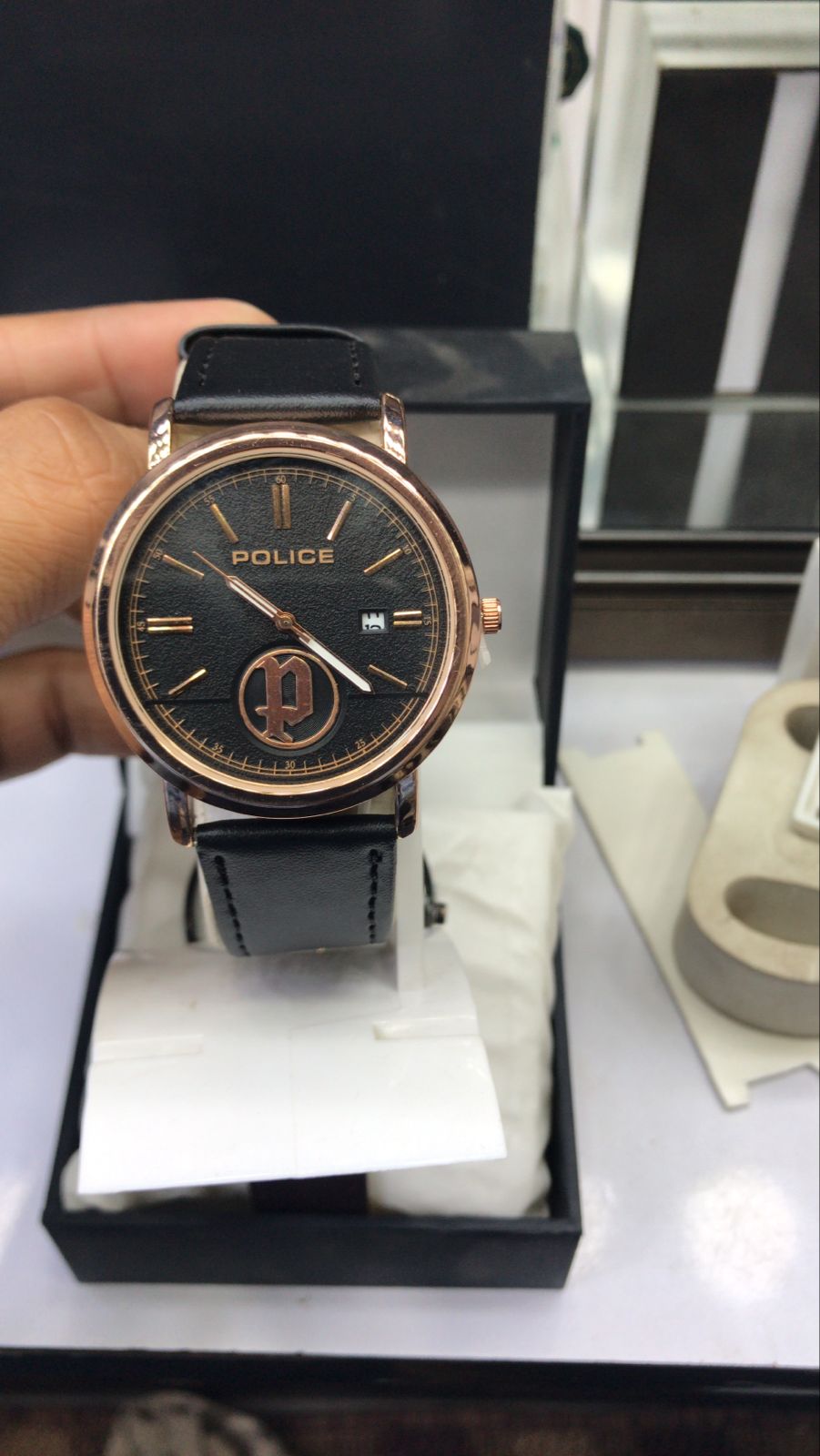 Police Watch – Elegant Leather Strap | Quartz Movement | Date Display | Black Dial - Image 4