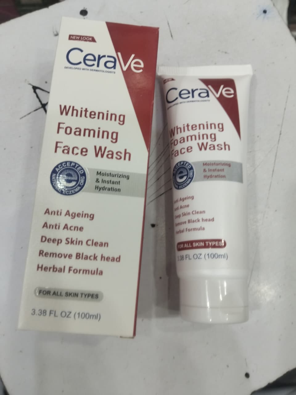 CeraVe Foaming Face Wash Brightening Cleanser with Ceramides for Normal to Oily Skin (100ml) - Image 5