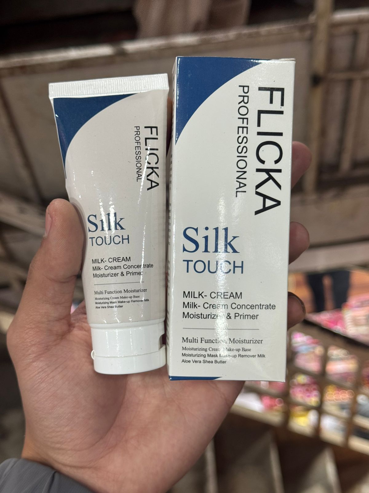 Flicka Silk Touch 3 In 1 Moisturizer And Primer For Face Providing Hydrating Care Smooth Texture Comfortable Use - Image 5