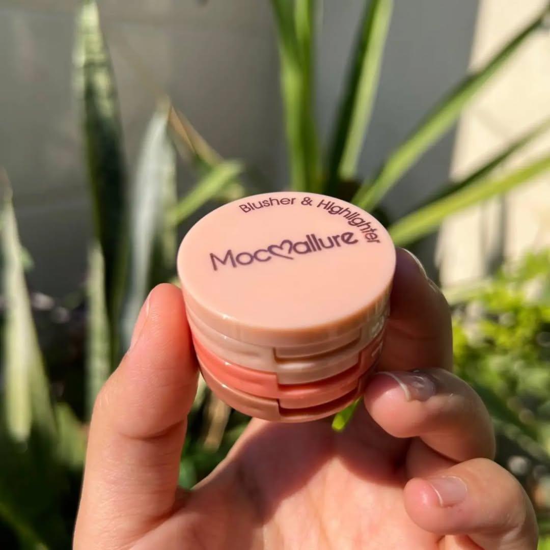 Mocallure 3 in 1 blusher highlighter kit Package Includes: 1 x Blusher Highlighter Kit Product Feature: Glowy, 2 in 1 (Random color - Image 4