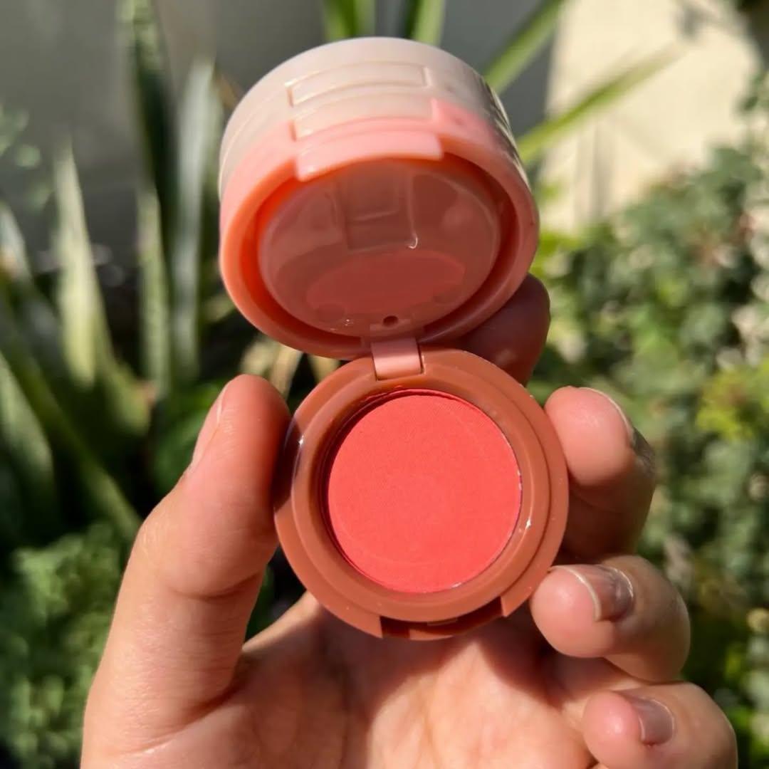 Mocallure 3 in 1 blusher highlighter kit Package Includes: 1 x Blusher Highlighter Kit Product Feature: Glowy, 2 in 1 (Random color - Image 6