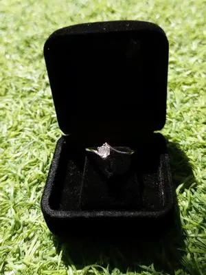 Adjustable Silver Plated Modern Stone Ring for Women | Elegant Fashion Jewelry with Sparkling Stone