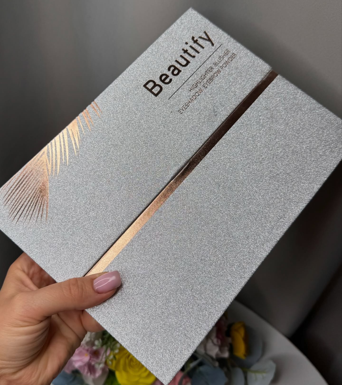 Muicin White Blusher & Eyeshadow Palette 51 shades - Image 2