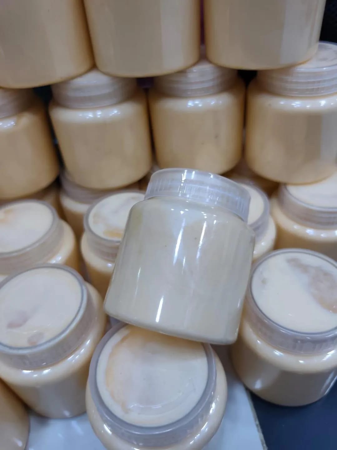 Zafrani Whitening Cream Natural Skin Care Formula Brightens Complexion Reduces Dark Spots Enhances Smooth Radiant Glow - 250g - Image 5