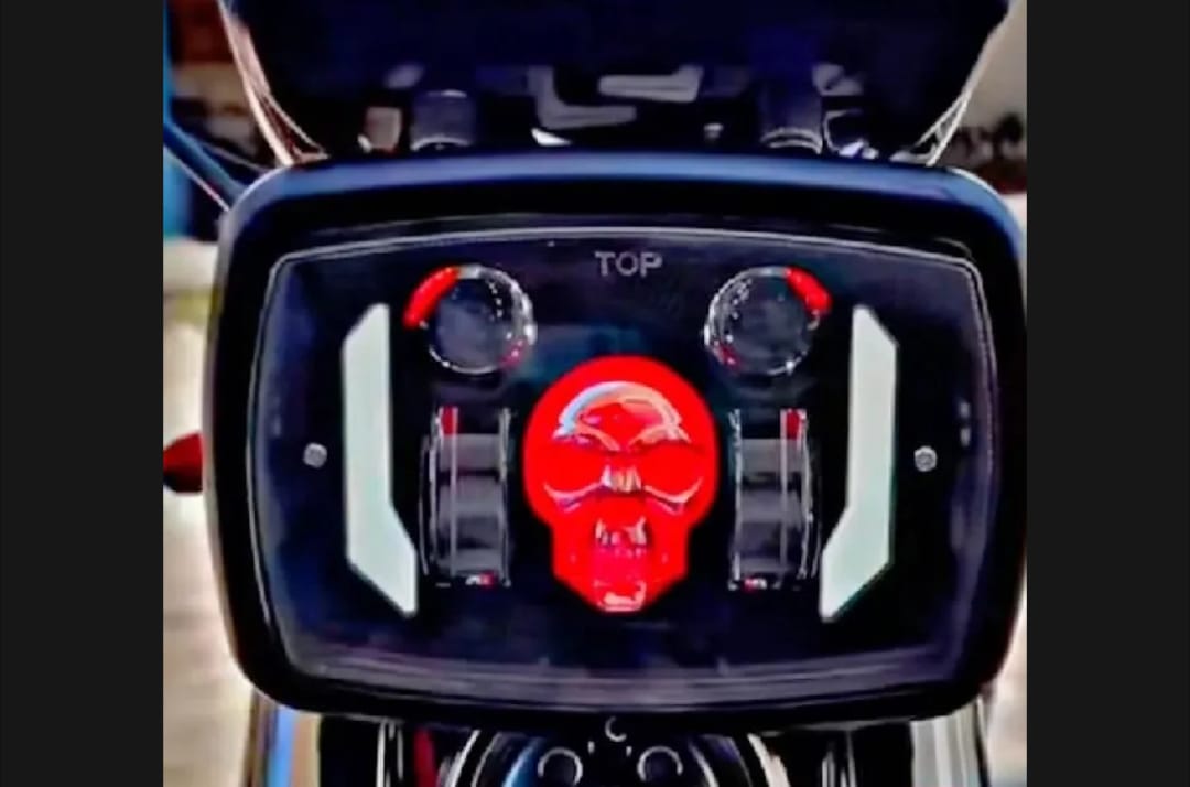 Premium Skull Headlamp for Honda CD70 & CG125 â Aggressive Red Skull DRL with Dual LED Projectors - Image 4