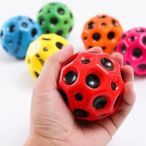 pack of 2 High Resilience Hole Ball Soft Bouncy Ball Anti-fall Moon Shape Porous Bouncy Ball Kids Indoor Outdoor Balls High Bouncing Moon Stress Ball (random color)