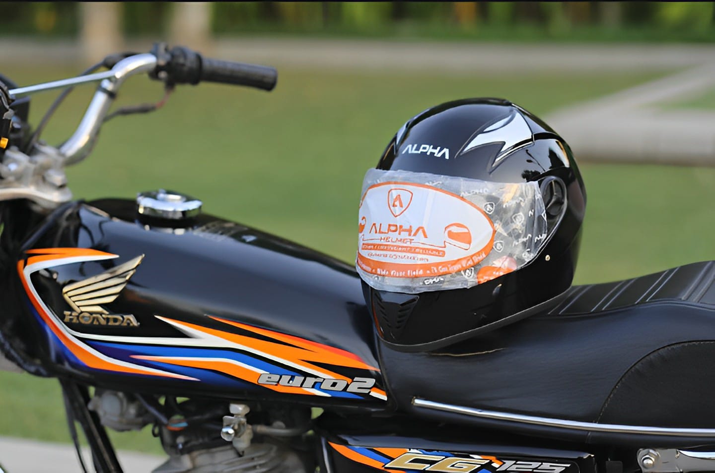 Helmet For Bike Comfortable Helmet For Bike Stylish Look New Design - Image 2