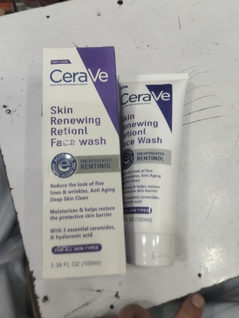 Renewing Retinol Face Wash Anti-Aging Cleanser with Ceramides & Hyaluronic Acid for All Skin Types (100ml) - Image 4