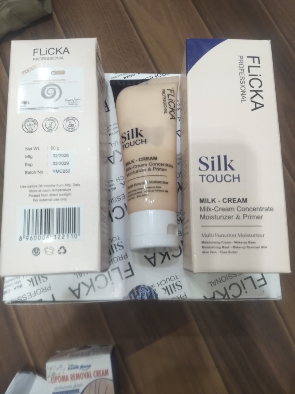 Flicka Professional Silk Touch Milk-Cream Multi-Function Moisturizer & Primer - 60 gm - Image 4