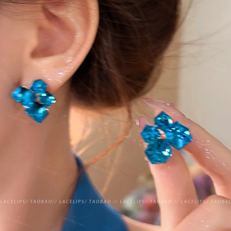 PJX-121 Crystal Sparkling Korean Earrings Elegant Shine, Premium Style & Stunning Feminine Charm - Image 3
