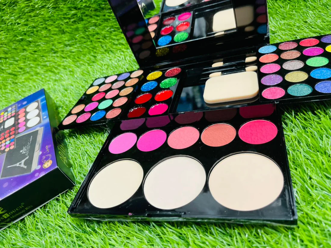 ARTISTIC FULL MAKEUP PALLETE P133 MATTE EYESHADOW PALLETE