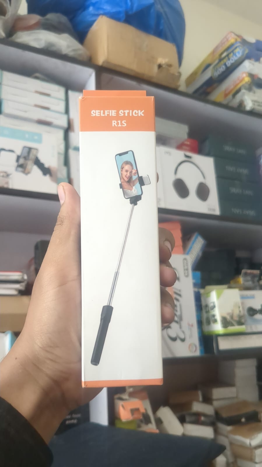 R1S Multifunctional Wireless Selfie Stick Tripod with LED Fill Light – Extendable Bluetooth Handheld Monopod for Smartphones - Image 6