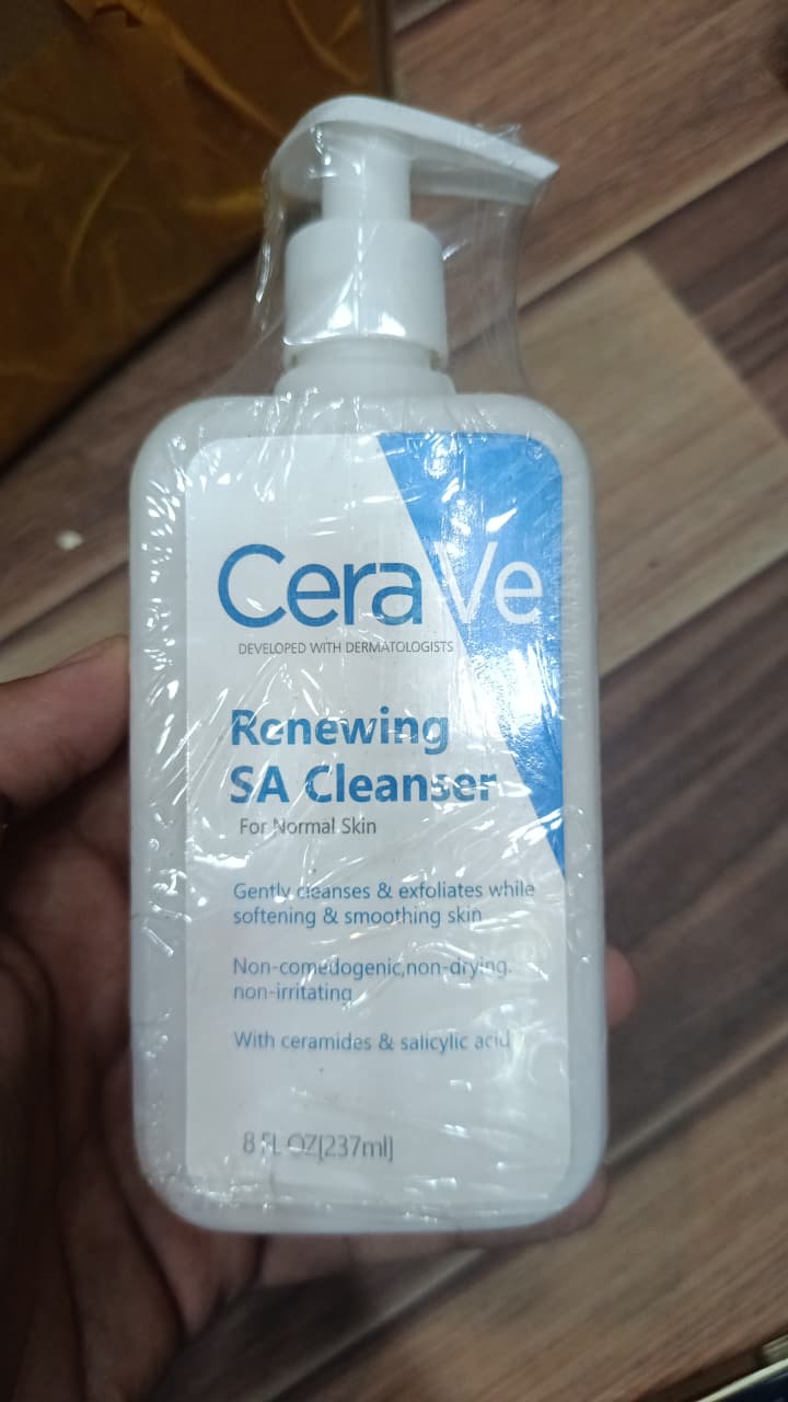 CeraVe Renewing SA Cleanser with Salicylic Acid Exfoliating Face & Body Wash for Rough, Bumpy Skin (237ml) - Image 4
