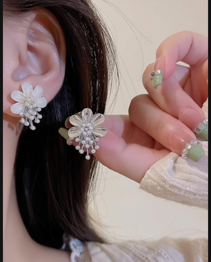 ZJX-162 Flower Pearl Korean Earrings Elegant Design, Stylish Fashion Accessory for Women - Image 5