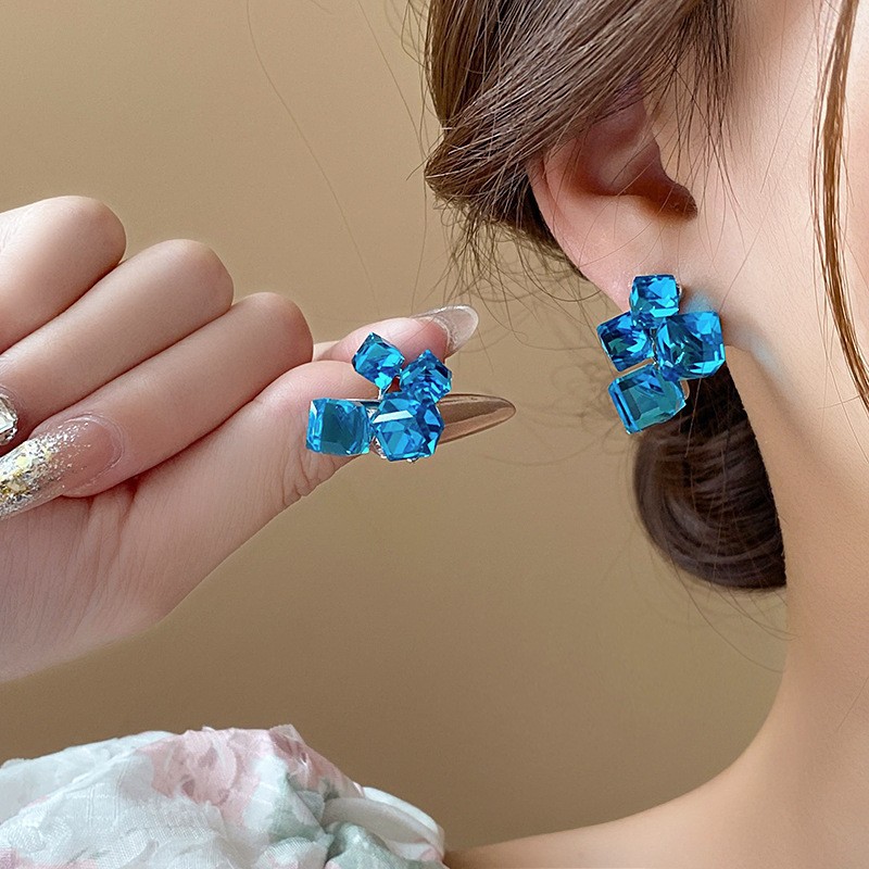 PJX-121 Crystal Sparkling Korean Earrings Elegant Shine, Premium Style & Stunning Feminine Charm - Image 4