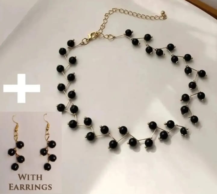 Zig Zag Black Choker With Earrings - Image 2