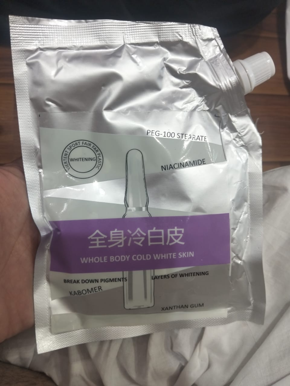 Whole Body Cosmetic Skin Lotion With Niacinamide Hydrating And Nourishing Formula For Radiant Skin - Image 4