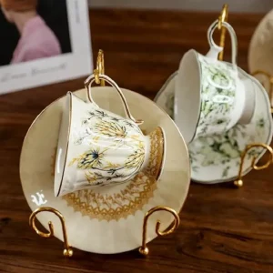 Vintage Golden Tea Cup & Saucer Display Stand – Iron Mug Holder Rack for Kitchen & Café Decor