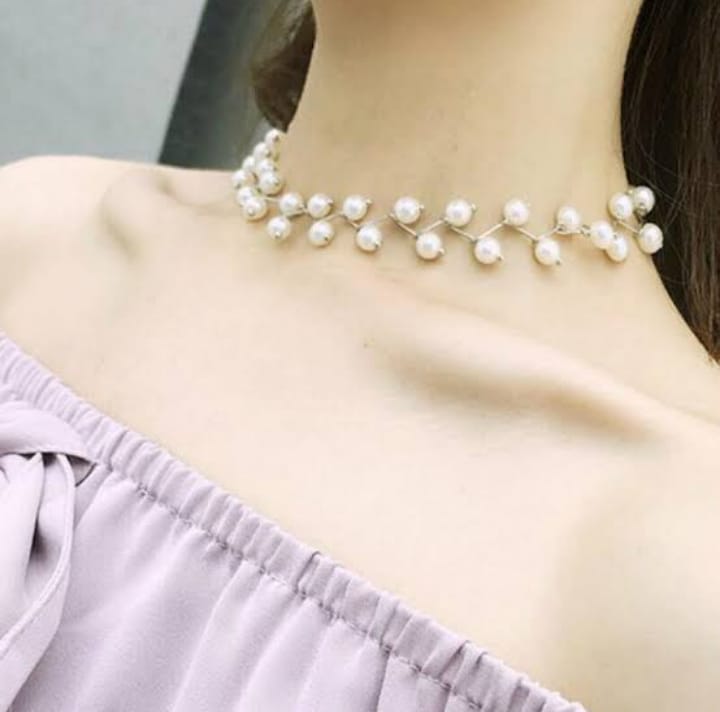 Zig Zag White Choker With Earrings - Image 2