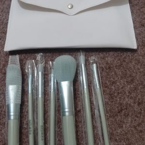 7 Pcs makeup Brush Set Complete Lip Brush Eye Shadow Loose Powder Brush Beauty Tools With Pouch (Green)