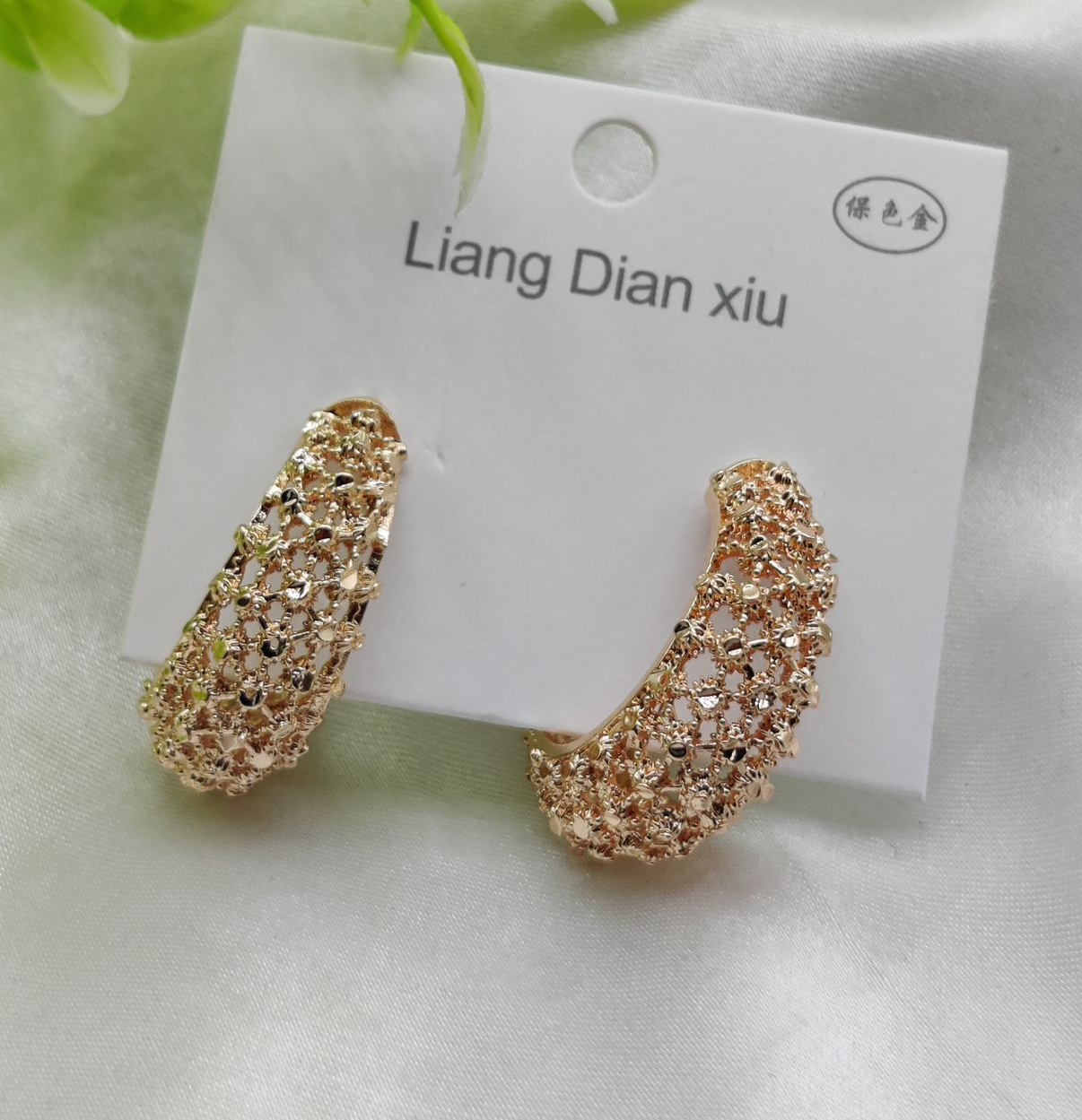Imported Elegant Textured Hoop Earrings Dazzling Gold Finish Earrings - Luxurious Gold Finish