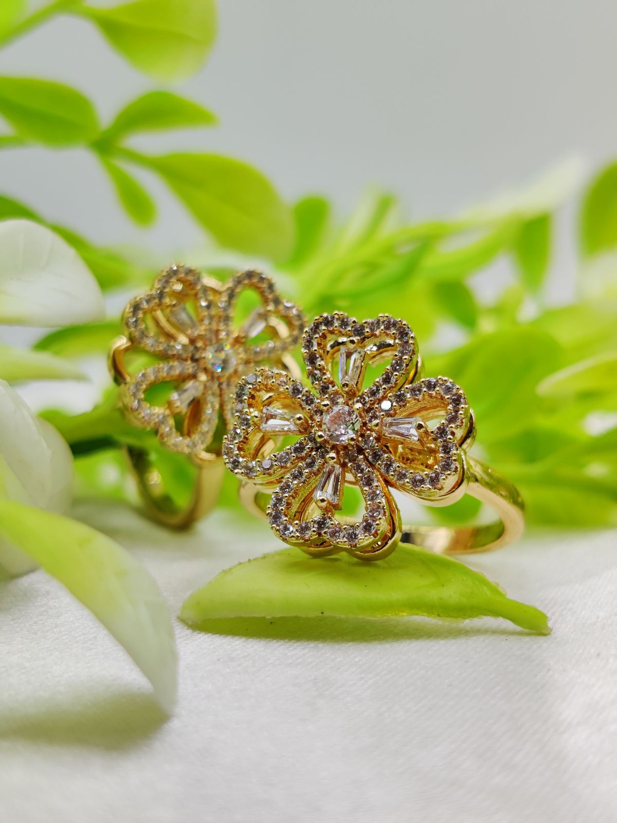 1 Piece Imported Dazzling Dual-Tone Floral Moveable Rings ?? | Luxurious Design Ring | Adjustable Ring | Ring For Girls & Women ? - Image 4