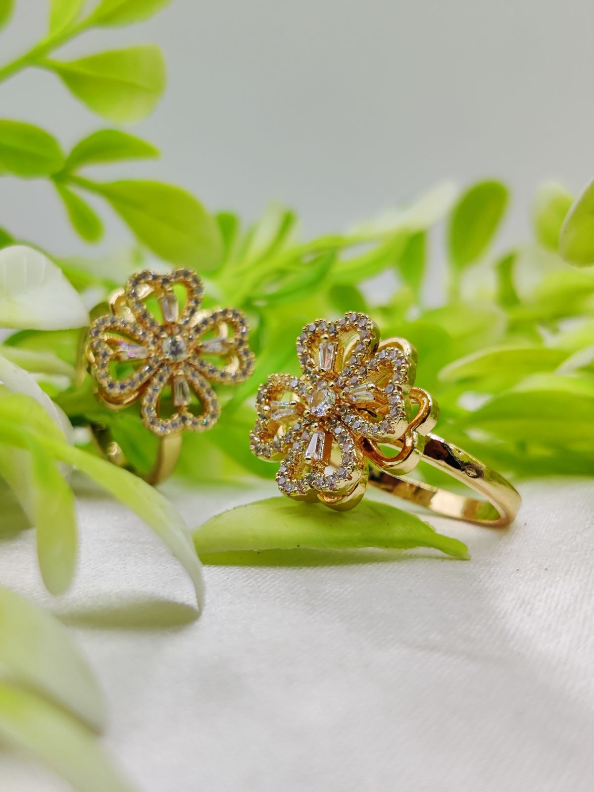 1 Piece Imported Dazzling Dual-Tone Floral Moveable Rings ?? | Luxurious Design Ring | Adjustable Ring | Ring For Girls & Women ? - Image 5