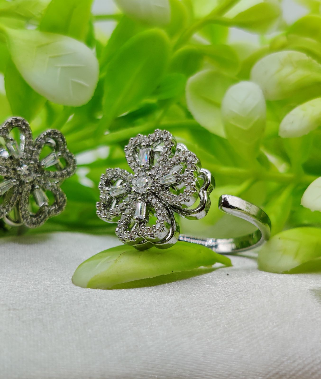 1 Piece Imported Dazzling Dual-Tone Floral Moveable Rings ?? | Luxurious Design Ring | Adjustable Ring | Ring For Girls & Women ? - Image 2