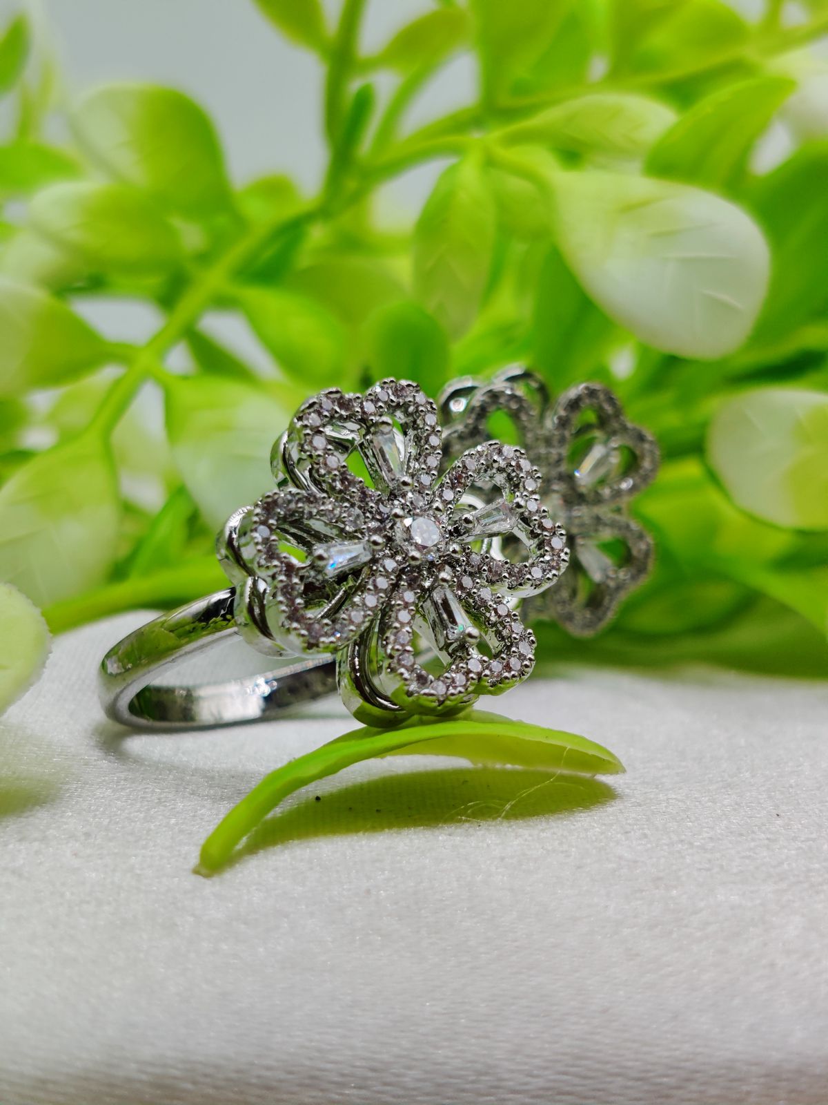 1 Piece Imported Dazzling Dual-Tone Floral Moveable Rings ?? | Luxurious Design Ring | Adjustable Ring | Ring For Girls & Women ?