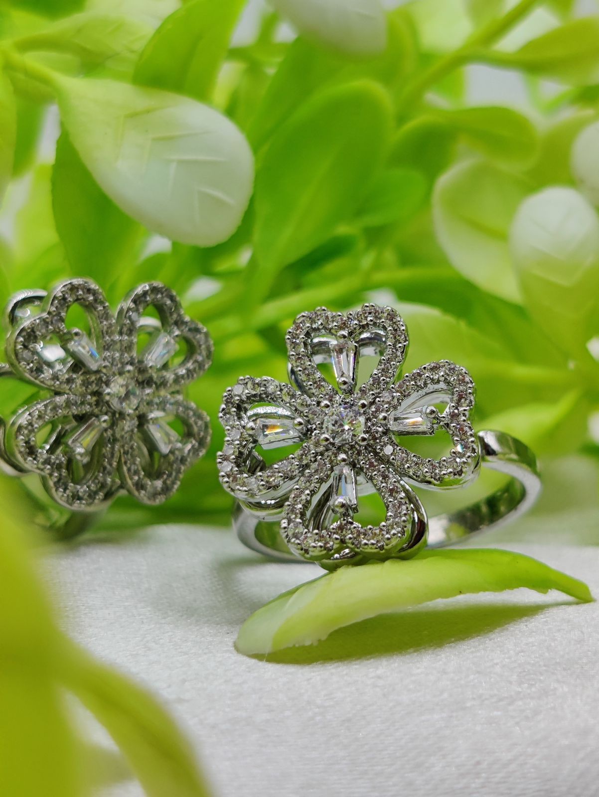 1 Piece Imported Dazzling Dual-Tone Floral Moveable Rings ?? | Luxurious Design Ring | Adjustable Ring | Ring For Girls & Women ? - Image 3