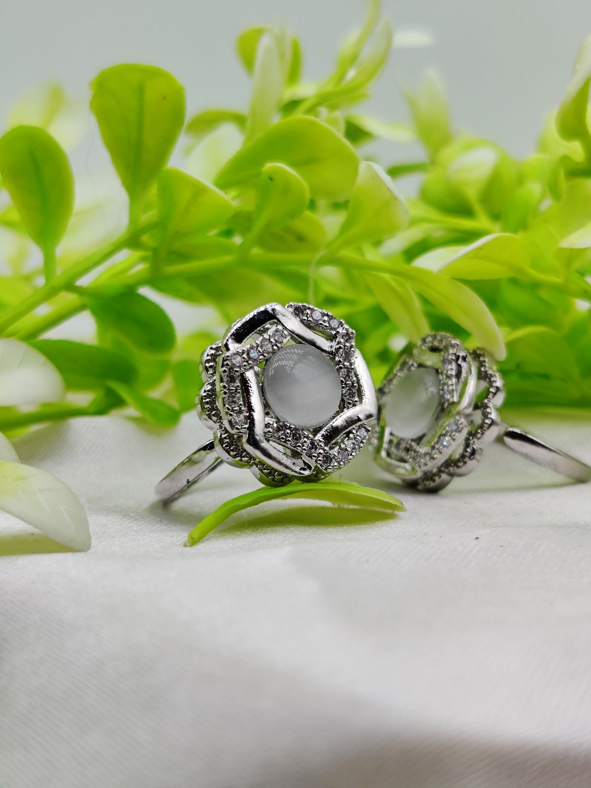 1 Piece Imported Elegant Dual-Tone Floral Gemstone Rings - Timeless Design ?? | Luxurious Design Ring | Adjustable Ring | Ring For Girls & Women ? - Image 2