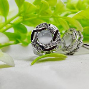 1 Piece Imported Elegant Dual-Tone Floral Gemstone Rings - Timeless Design ?? | Luxurious Design Ring | Adjustable Ring | Ring For Girls & Women ?
