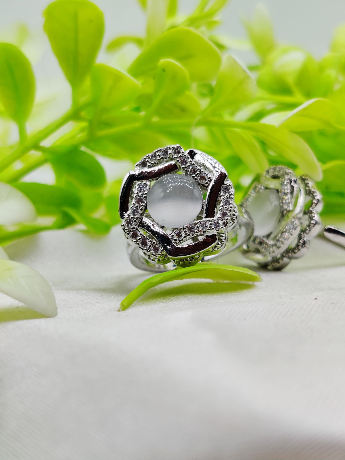 1 Piece Imported Elegant Dual-Tone Floral Gemstone Rings - Timeless Design ?? | Luxurious Design Ring | Adjustable Ring | Ring For Girls & Women ?