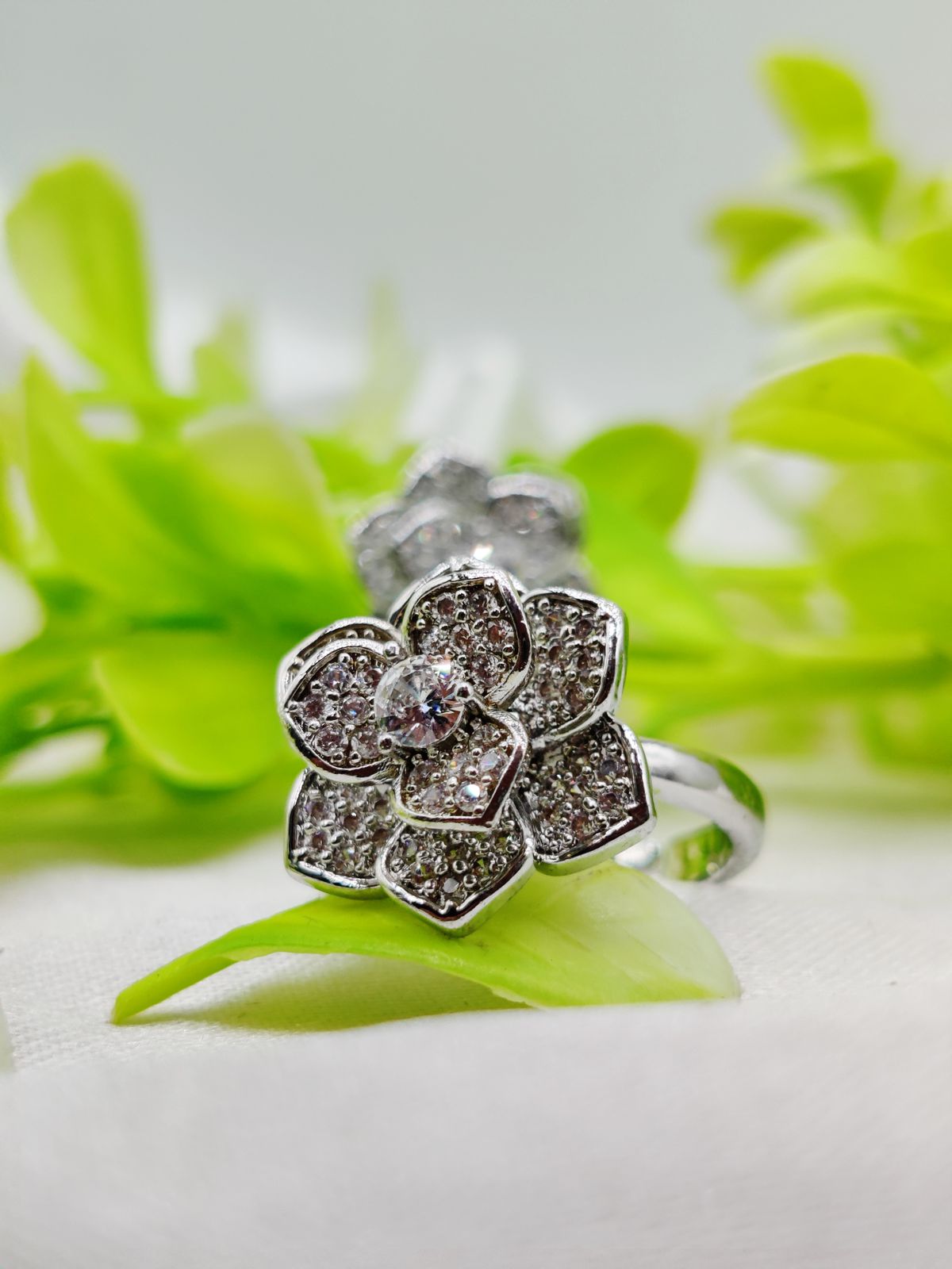 1 Piece Imported Moveable Luxurious Petal Bloom Adjustable Ring 2 Stunning Color Variants?? | Luxurious Design Ring | Adjustable Ring | Ring For Girls & Women ? - Image 4