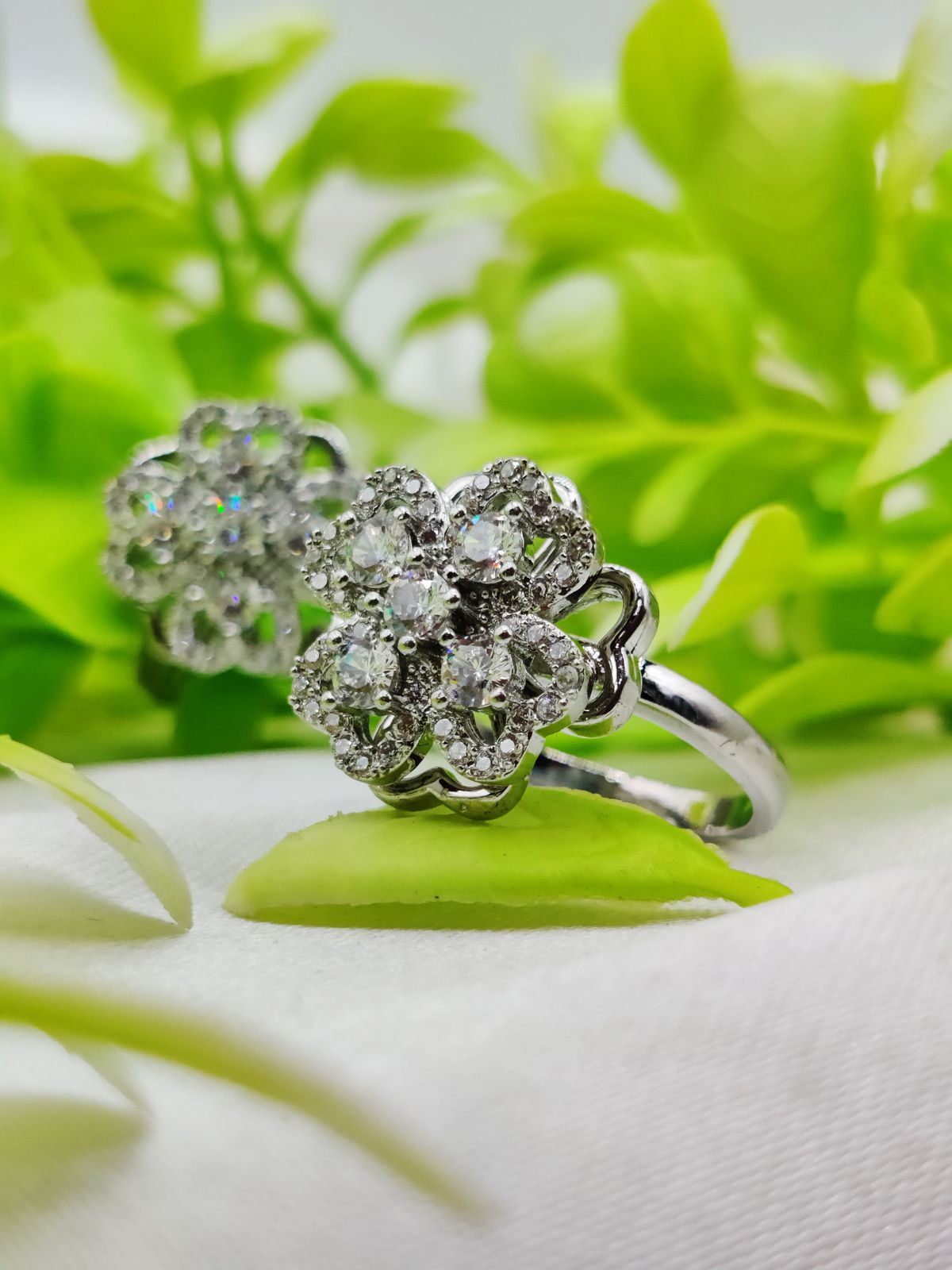 1 Piece Imported Elegant Moveable Floral Cluster Ring with Sparkling Zircon Detailing ?? | Luxurious Design Ring | Adjustable Ring | Ring For Girls & Women ? - Image 4