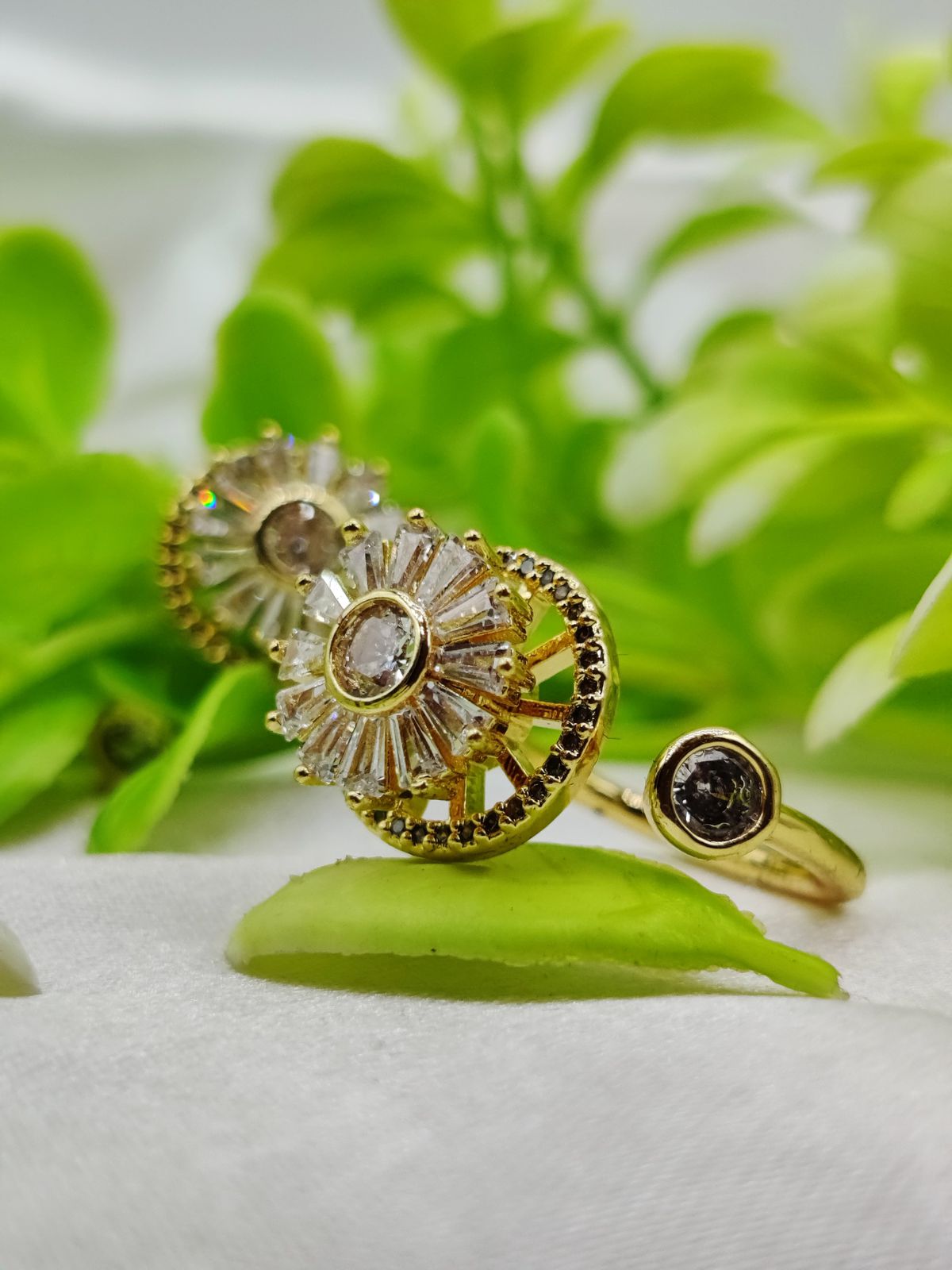1 Piece Elegant Moveable Radiance Sunflower Ring Timeless Sparkle ?? | Luxurious Design Ring | Adjustable Ring | Ring For Girls & Women ? - Image 2