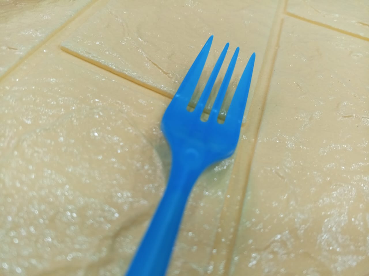 24pcs Imported Disposable Plastic Fork Party Cutlery Fork Birthday Party Tableware for Cake Dessert (Mixed colour) - Image 5