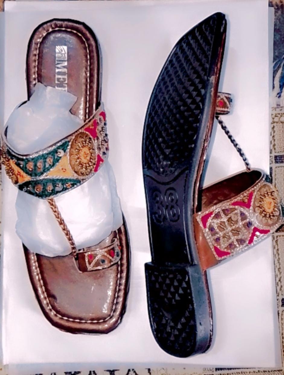 Kolhapuri Slipper Design No. 25-76 Classic Beige Traditional Footwear (With Box ) - Image 2