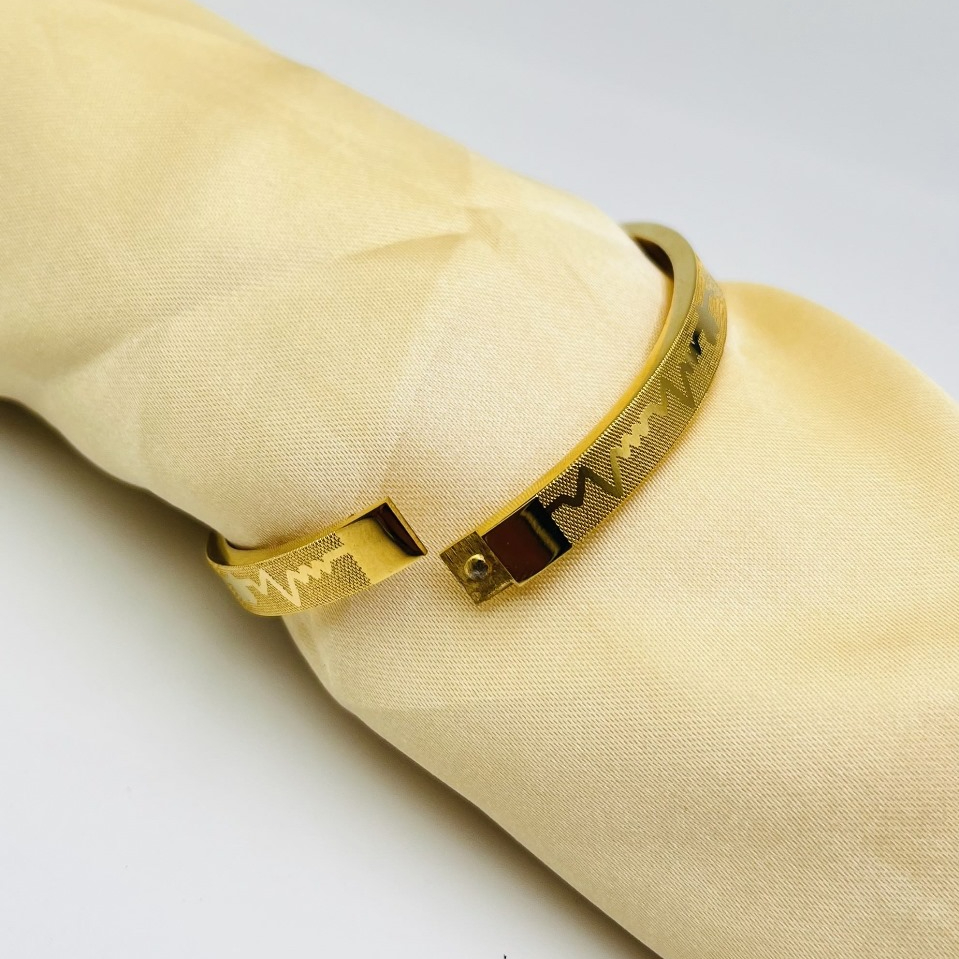Adjustable Premium Heartbeat-Engraved Adjustable Cartier-Inspired Gold Bracelets | Bracelet For Every Occasion | Elegant Design ? - Image 4