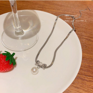 Elegant Korean Know Shape Pearl Pendent