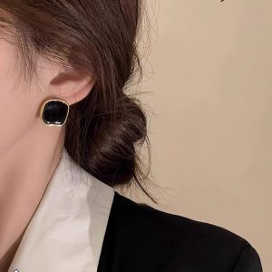 French Square Earrings Elegant Metallic Personalized Irregular Square Earrings Vintage Geometric Studs for Party Gifts Women's Accessories Stylish