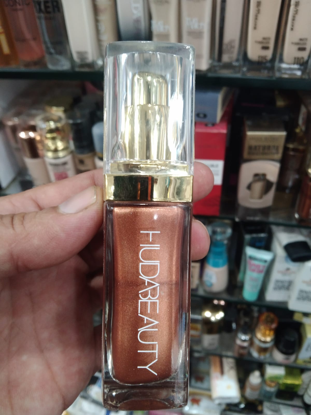 Huda Beauty N.Y.M.P.H. All Over Body Highlighter Liquid Illuminator for Face, Body & Legs Water-Based, Long-Lasting Glow 35 ml - Image 2