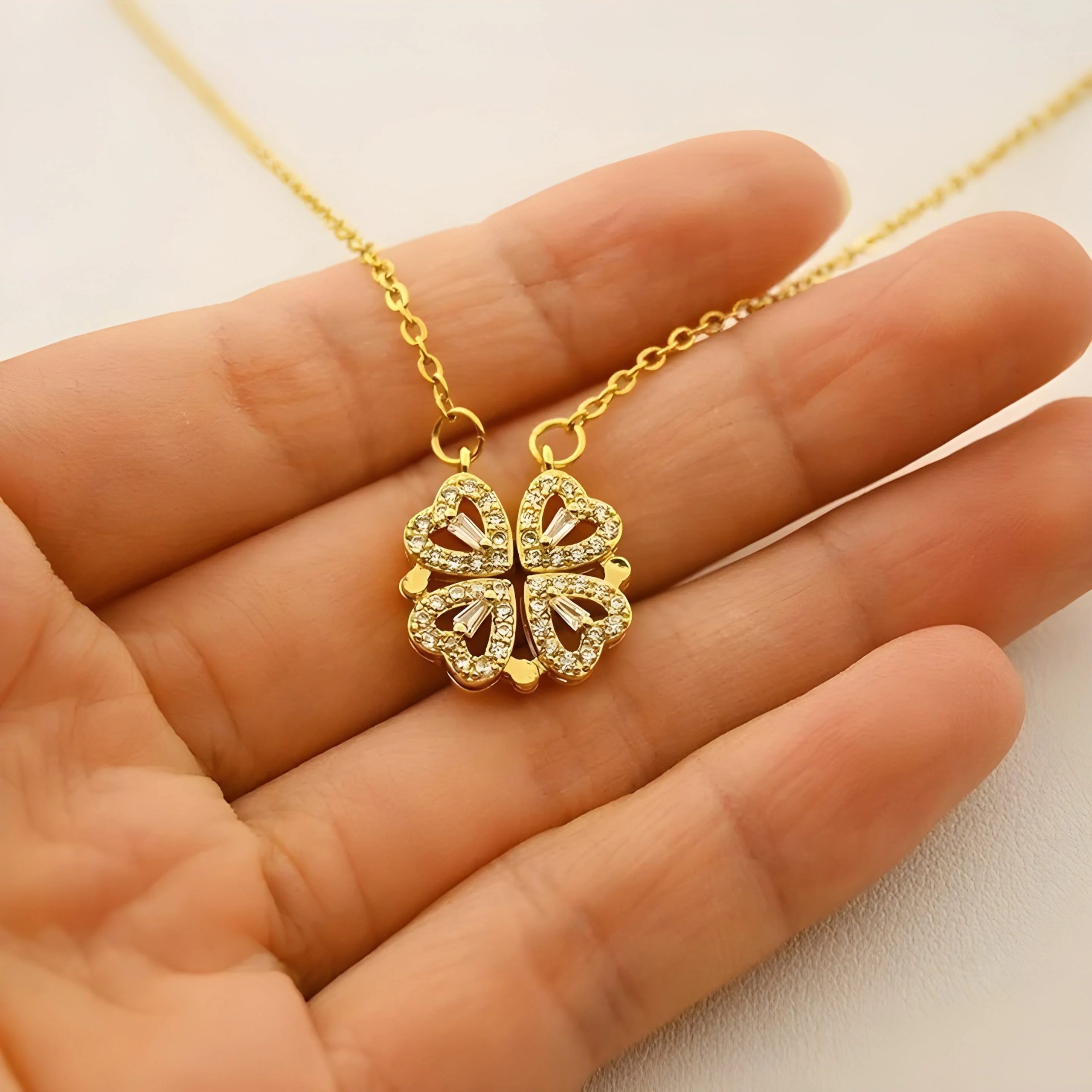 ZGE-923 Korean Magnetic 4 Leaf Clover Pendant Necklace Elegant 2 Ways Wearable Jewellery for Women - Image 3