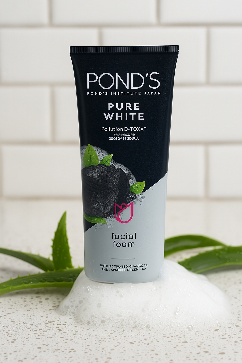 PondÂs Pure White Face Wash with Activated Charcoal  Deep Cleansing & Brightening Daily Face Cleanser (100g)